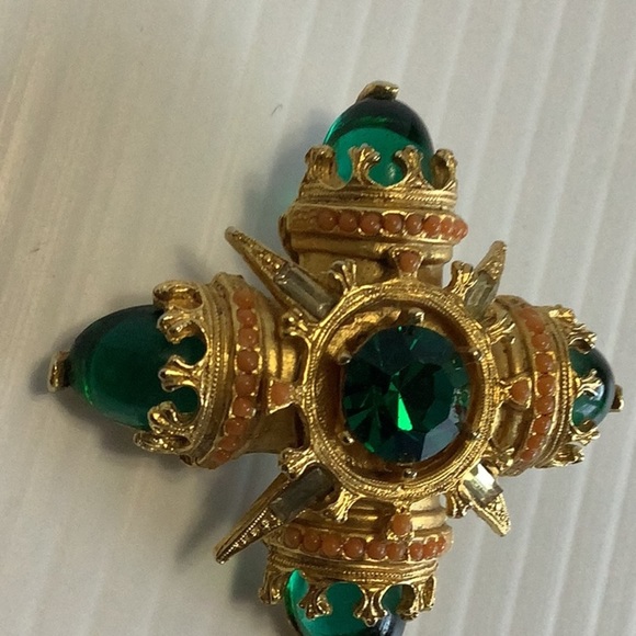 BENEDIKT NY Vintage Maltese Cross Brooch – Rare Variation Green Salmon Bead 60's - Picture 11 of 16